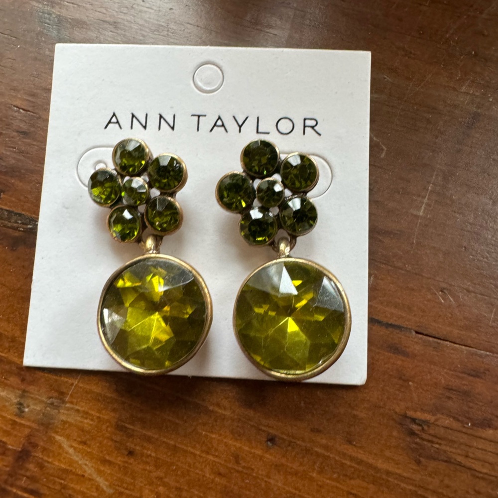 NEW ANN TAYLOR Green Rhinestone Gold Tone Metal Drop Pierced Earrings NWT